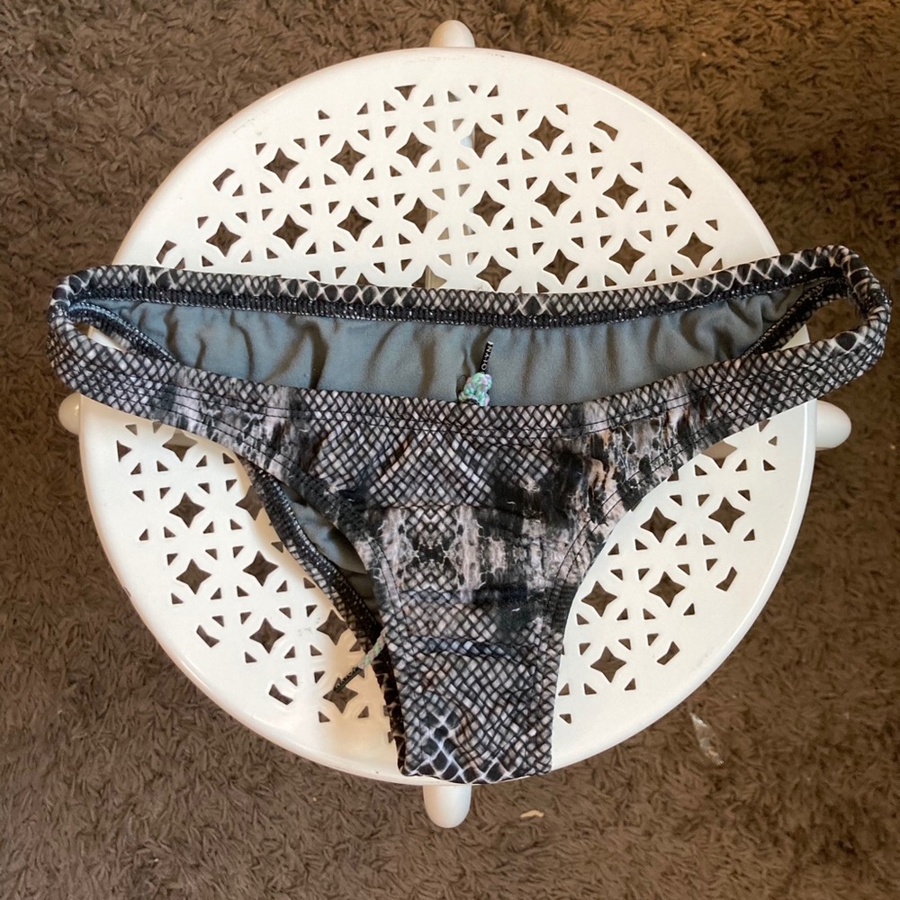 Jolyn Snakeskin Brazil Bottoms, size M